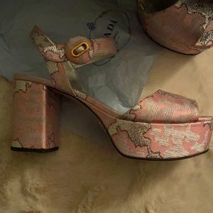 💯💯💯💯Authentic Prada wedge platform heels
